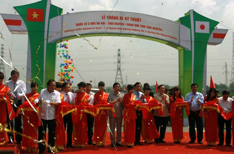 ທາງຫຼວງເລກ 3 ຕອນ ຮ່າໂນ້ຍ - ທ້າຍງວຽນ ນຳເຂົ້າໃຊ້ການ